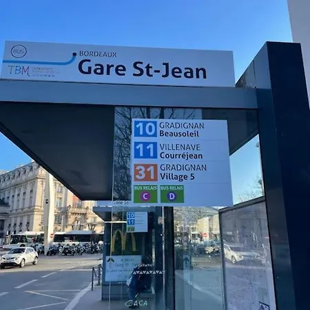 En Face De La Gare Saint Jean Apartmán