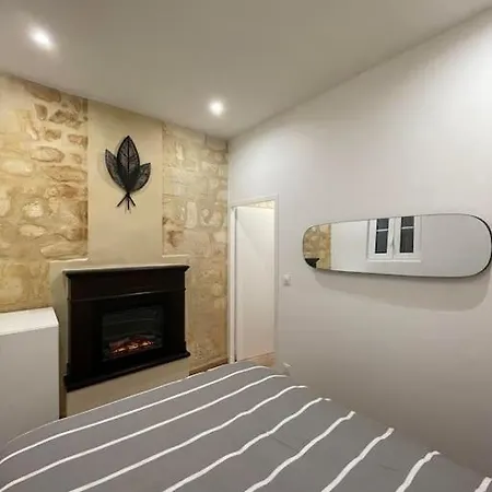 En Face De La Gare Saint Jean