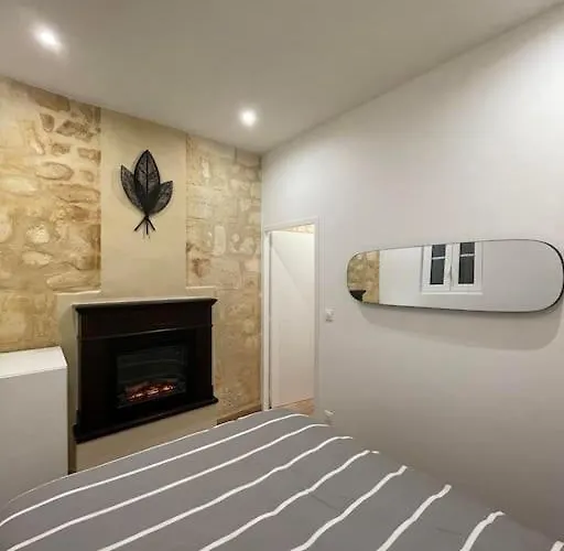 En Face De La Gare Saint Jean